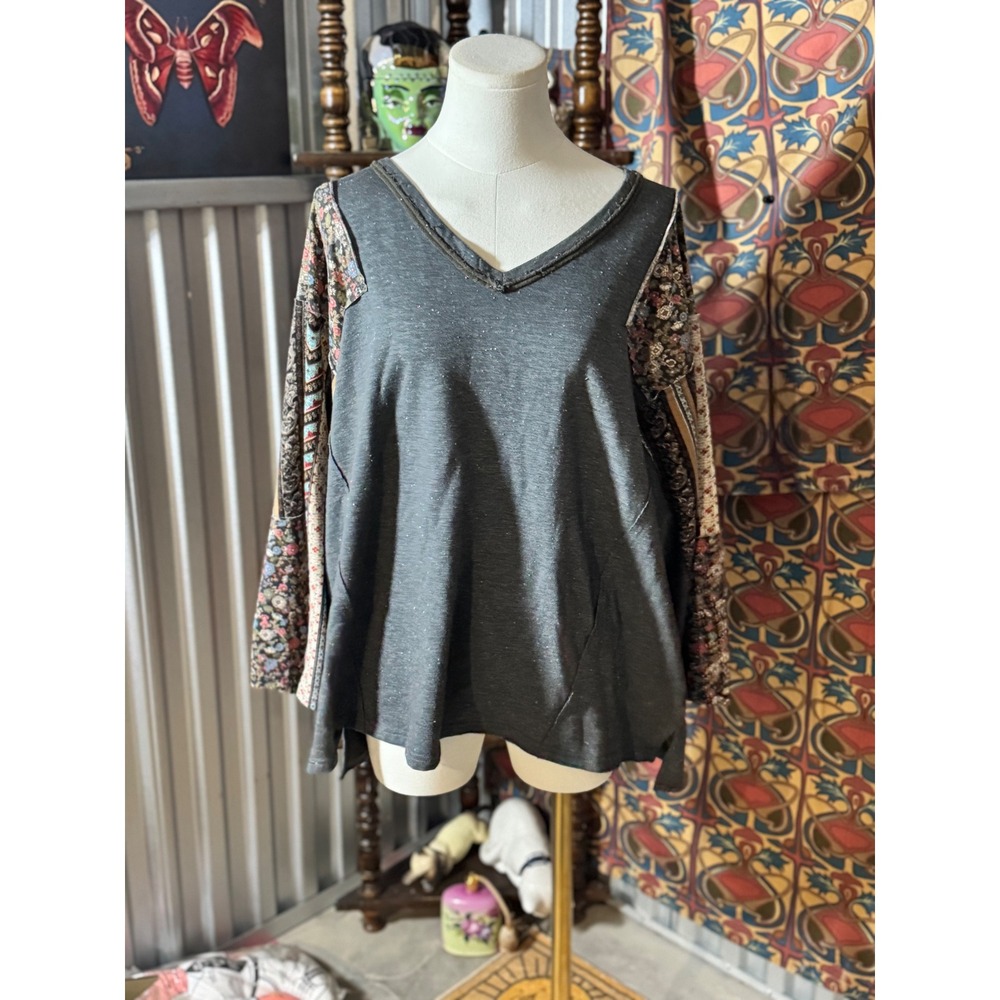 GiGi USA Gray Multicolor Floral Sleeve V Neck Tunic Top Large